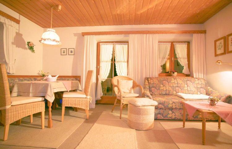 Gaestehaus Gschwendtner - Chiemgau Karte Инцелль Экстерьер фото