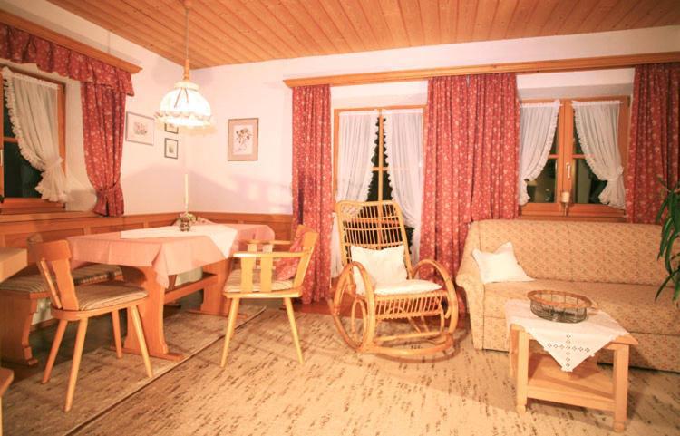 Gaestehaus Gschwendtner - Chiemgau Karte Инцелль Экстерьер фото